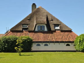 Lovely Holiday Home in Texel near Sea